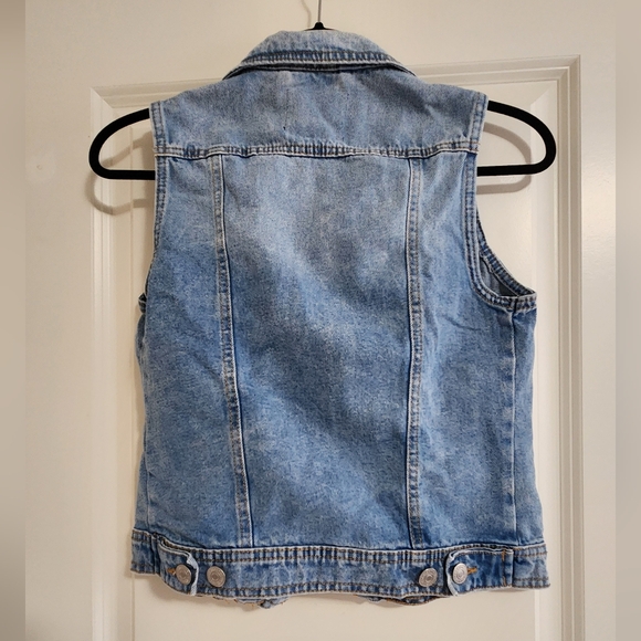 🌸3/$30🌸 Eighty Two Denim Vest - Picture 2 of 2